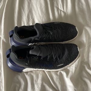 Super light weight Nike running shoes.